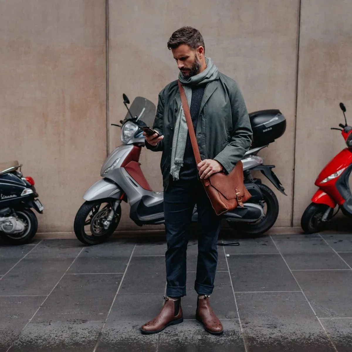 Optimized Title: Blundstone 1900 Classic Chestnut Brown Leather Chelsea Boots - Stylish Dealer Boots for Effortless Elegance